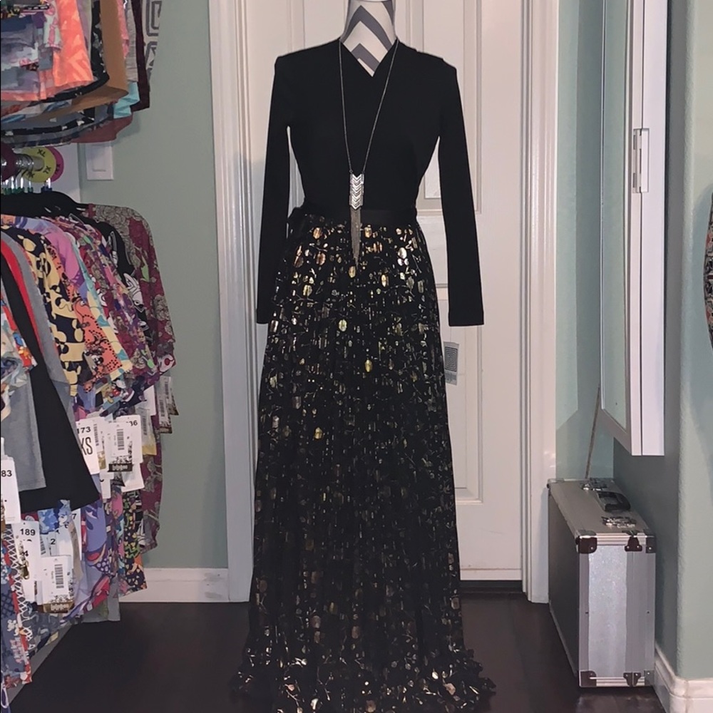 Small elegant DeAnne Lularoe